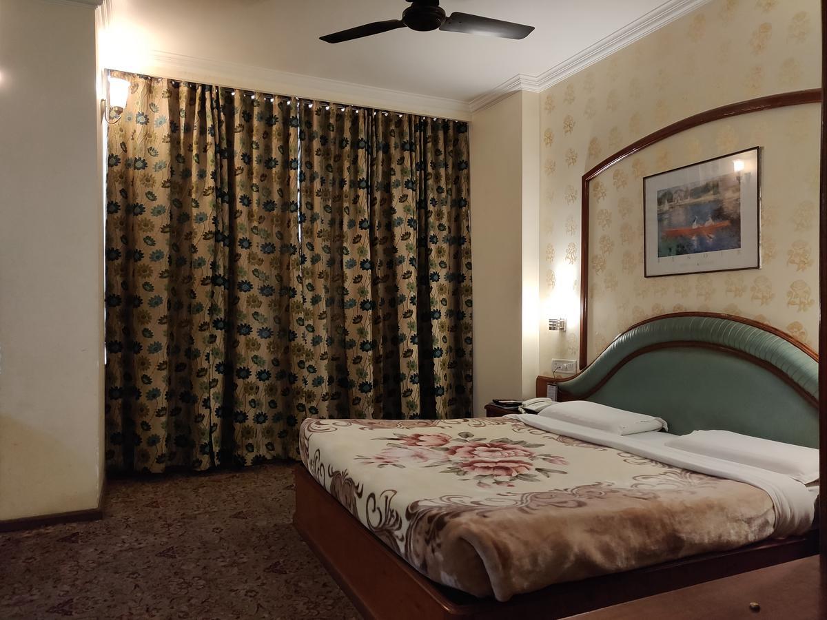 Hotel Premier Jammu Esterno foto